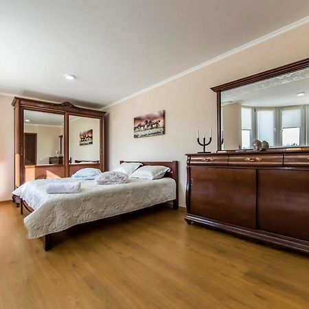 Super Comfort Flat For You Near The Metro. Kijów Zewnętrze zdjęcie